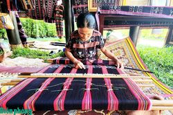 Lễ dâng tấm Dèng của người Tà Ôi