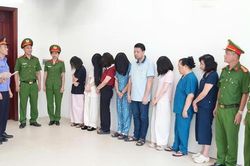 Khởi tố 10 bị can trong đường dây 'vẽ bệnh' tại phòng khám ở Nghệ An, thu lợi hàng chục tỷ đồng