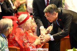 Máu đào và sự hy sinh của các anh hùng liệt sĩ đã tô thắm màu cờ Tổ quốc