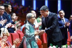 Thủ tướng L&ecirc; Minh Hưng dự Hội nghị tri &acirc;n người c&oacute; c&ocirc;ng với c&aacute;ch mạng to&agrave;n quốc