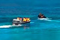 Việt Nam l&ecirc;n tiếng về vụ va chạm giữa Trung Quốc v&agrave; Philippines ở b&atilde;i Cỏ M&acirc;y