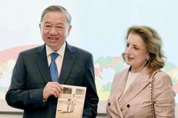 'Cái nắm tay' đi qua 67 năm