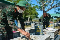Đội nắng như đổ lửa, bộ đội miệt mài lấy mẫu ADN tìm danh tính liệt sĩ
