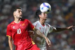 Tuyển Việt Nam: HLV Kim Sang Sik giấu b&agrave;i đến đ&acirc;u