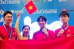 Một lớp c&oacute; 3 học sinh c&ugrave;ng gi&agrave;nh Huy chương V&agrave;ng Olympic quốc tế