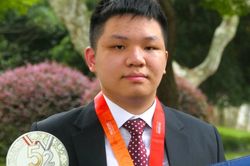 Nam sinh 18 tuổi giành 7 huy chương Olympic Toán học, lập kỷ lục chưa từng có