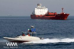 Mỹ tiếp tục kh&ocirc;ng k&iacute;ch Iran, th&ecirc;m t&agrave;u chở dầu ph&aacute;t nổ ở eo biển Hormuz