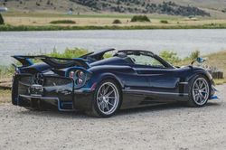 Ngắm chiếc siêu xe Pagani Huayra Roadster đầu tiên trên thế giới dùng hộp số sàn