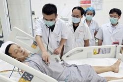 'Chạy đua' từng giờ cứu sống hai bệnh nh&acirc;n mắc sốt r&eacute;t &aacute;c t&iacute;nh nguy kịch