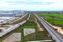 Ch&iacute;nh thức triển khai những mũi thi c&ocirc;ng đầu ti&ecirc;n tr&ecirc;n đại c&ocirc;ng trường cao tốc Vinh - Thanh Thủy