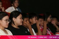 Khán giả Hà Tĩnh hào hứng đến rạp xem phim cách mạng