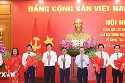 Hội nghị c&ocirc;ng bố c&aacute;c Quyết định của Bộ Ch&iacute;nh trị, Ban B&iacute; thư về c&ocirc;ng t&aacute;c c&aacute;n bộ