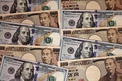 Đồng USD lập đỉnh 40 năm so với đồng yen khi giá dầu tăng mạnh