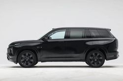 SUV hạng D động cơ PHEV, trang bị tiên tiến, giá gần 600 triệu đồng