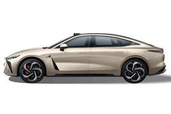 Xe sedan hạng D mạnh 469 mã lực, hệ thống hỗ trợ lái tiên tiến, giá gần 700 triệu đồng