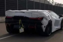 Siêu xe Lamborghini Revuelto SV lộ diện