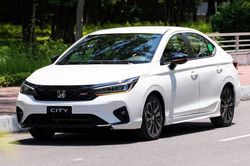 Xe gầm cao lên ngôi, chỉ còn vài mẫu sedan trụ lại
