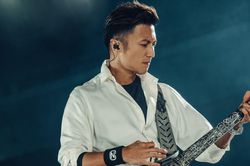 Concert của Tạ Đ&igrave;nh Phong ch&aacute;y v&eacute; sau 1 ph&uacute;t giữa biến cố gia đ&igrave;nh