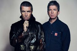 Oasis vượt mặt The Beatles, sở hữu album phòng thu thành công nhất lịch sử Vương quốc Anh