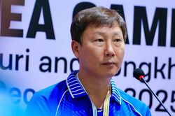HLV Kim Sang Sik tuyên bố tuyển Việt Nam đặt mục tiêu vô địch AFF Cup 2026