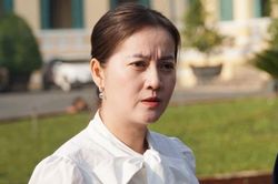 Hồng Loan phản ứng khi bị tấn c&ocirc;ng