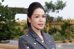 Nhật Kim Anh tái xuất gây chú ý