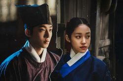 Donggung vượt mặt Đặc vụ Kim để dẫn đầu Netflix