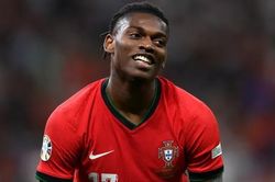 Rafael Leao hứng 'bão' chỉ trích