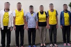 Nh&oacute;m đối tượng người nước ngo&agrave;i d&agrave;n cảnh đ&aacute;nh b&agrave;i để lừa đảo kh&aacute;ch du lịch