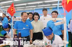 Giữ vững 'mạch sản xuất', quyết liệt đưa chương tr&igrave;nh v&agrave;o cuộc sống