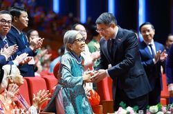 Thủ tướng Ch&iacute;nh phủ dự Hội nghị Tri &acirc;n người c&oacute; c&ocirc;ng với c&aacute;ch mạng to&agrave;n quốc năm 2026