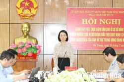 Gi&aacute;m s&aacute;t việc thực hiện d&acirc;n chủ ở cơ sở gắn với tr&aacute;ch nhiệm người đứng đầu tại x&atilde; H&agrave; Trung
