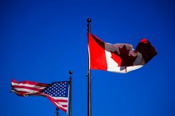 V&igrave; sao Tổng thống Trump viện dẫn đạo luật gần 100 năm tuổi để &aacute;p thuế quan 50% với Canada?