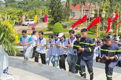 Đo&agrave;n vi&ecirc;n, thanh ni&ecirc;n C&ocirc;ng an An Giang tri &acirc;n gia đ&igrave;nh ch&iacute;nh s&aacute;ch