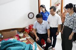 Báo và Phát thanh, Truyền hình Bắc Ninh thăm, tặng quà Mẹ Việt Nam Anh hùng Đỗ Thị Yên