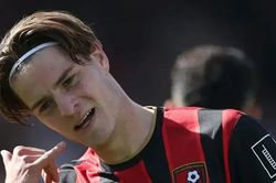 Chelsea quyết tâm nổ bom tấn Alex Scott dù bị Bournemouth dội gáo nước lạnh