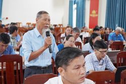 Người dân góp ý xây dựng đội ngũ cán bộ