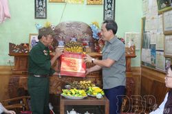 Ph&oacute; Chủ tịch HĐND tỉnh B&ugrave;i Minh Hải thăm, tặng qu&agrave; gia đ&igrave;nh ch&iacute;nh s&aacute;ch x&atilde; Thanh An