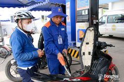 Giá xăng, dầu cùng tăng, xăng E10 RON 95-III lên mức hơn 21 ngàn đồng/lít