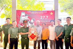 Công an xã Vĩnh Hải tổ chức bữa cơm tri ân Mẹ Việt Nam anh hùng