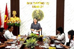 Phó Chủ tịch Thường trực Ủy ban MTTQ Việt Nam tỉnh Trần Thu Mai làm việc với Ban Thường vụ Đảng ủy xã Ninh Phước