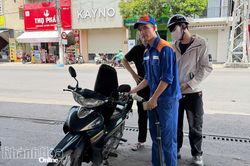 Gi&aacute; xăng E10 tăng gần 1.000 đồng/l&iacute;t