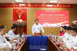 Ph&oacute; B&iacute; thư Tỉnh ủy, Chủ tịch HĐND tỉnh L&acirc;m Đ&ocirc;ng l&agrave;m việc với Thường trực Đảng ủy 6 x&atilde;, phường