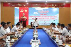 V&ugrave;ng 4 Hải qu&acirc;n gặp mặt, tặng qu&agrave; tri &acirc;n c&aacute;c thương binh, th&acirc;n nh&acirc;n liệt sĩ