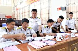 V&ugrave;ng 4 Hải qu&acirc;n kiểm tra c&ocirc;ng t&aacute;c Đảng, c&ocirc;ng t&aacute;c ch&iacute;nh trị tại Lữ đo&agrave;n 101