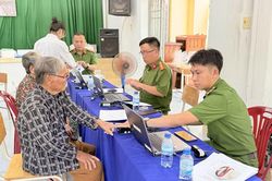 Thu nhận mẫu ADN của thân nhân liệt sĩ chưa xác định được danh tính tại khu vực Ninh Hòa