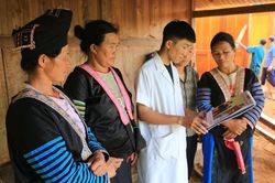 Kh&ocirc;ng để ai bị bỏ lại ph&iacute;a sau