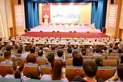 Viện Kiểm s&aacute;t nh&acirc;n d&acirc;n tỉnh gặp mặt c&aacute;n bộ, c&ocirc;ng chức nh&acirc;n kỷ niệm 66 năm ng&agrave;y truyền thống