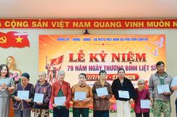Ph&uacute; Sơn L&acirc;m H&agrave; gặp mặt tri &acirc;n người c&oacute; c&ocirc;ng