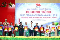 Đoàn Thanh niên xã Yên Cường tổ chức phục dựng và trao tặng ảnh liệt sĩ
